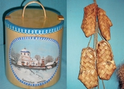 Сувенирная продукция. Роспись по дереву. Мастер - Л.В. Павлова. Лапти. Мастер - Л.В. Хомяков